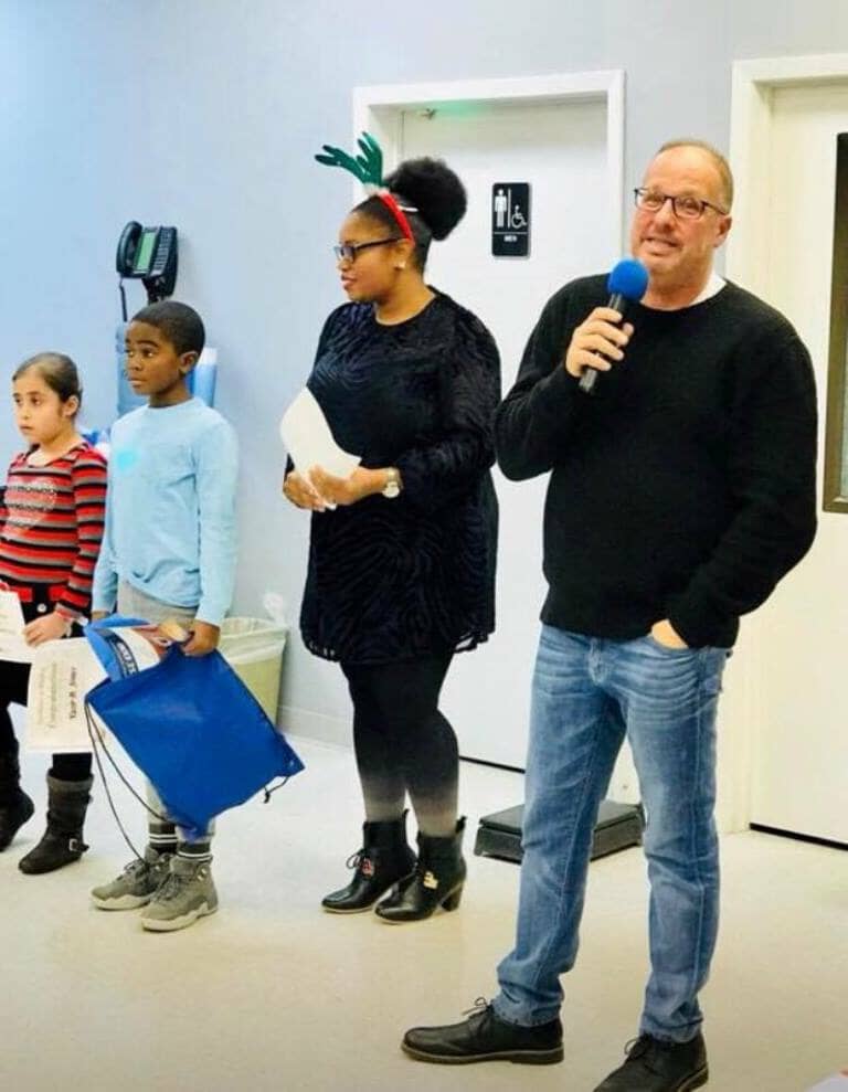12_13_2017_ninos_de_la_escuela_primaria_participando_en_el_programa_de_lectura_de_verano_con_asambleista_jean-pierre_20171214_1890056087